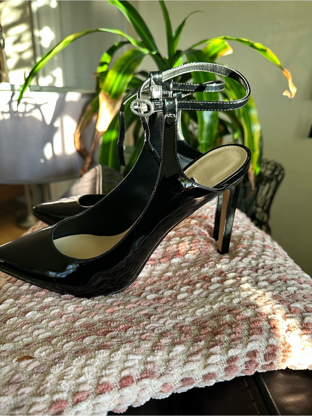 Nine West Black Patent Leather Pump w/ Ankle Strap sz 11